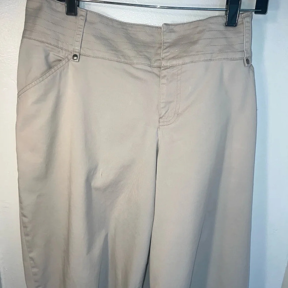 Venezia 16, tan flared Bermuda shorts. cuffed hem w/ belt zipper hook ,button - Picture 2 of 9